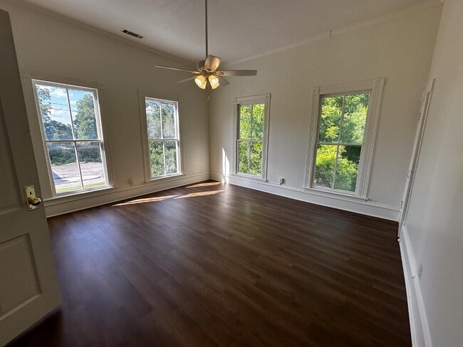 Building Photo - 210 E Ogeechee St