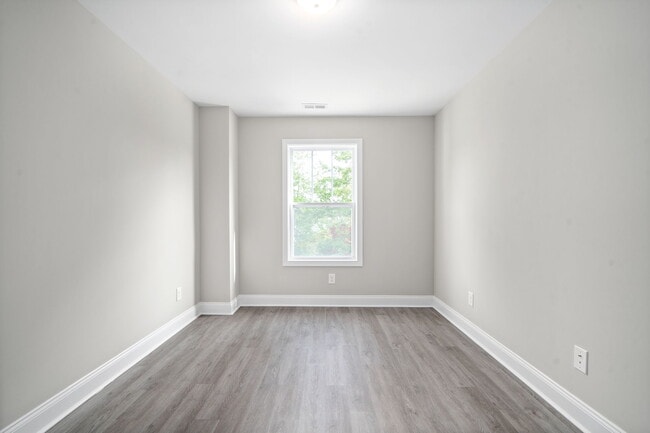 Building Photo - 1305 Dodd St