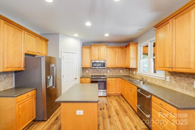 Building Photo - 10243 Squires Way