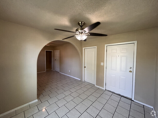 Building Photo - 711 La Vega St