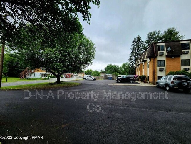 Building Photo - 415 King St