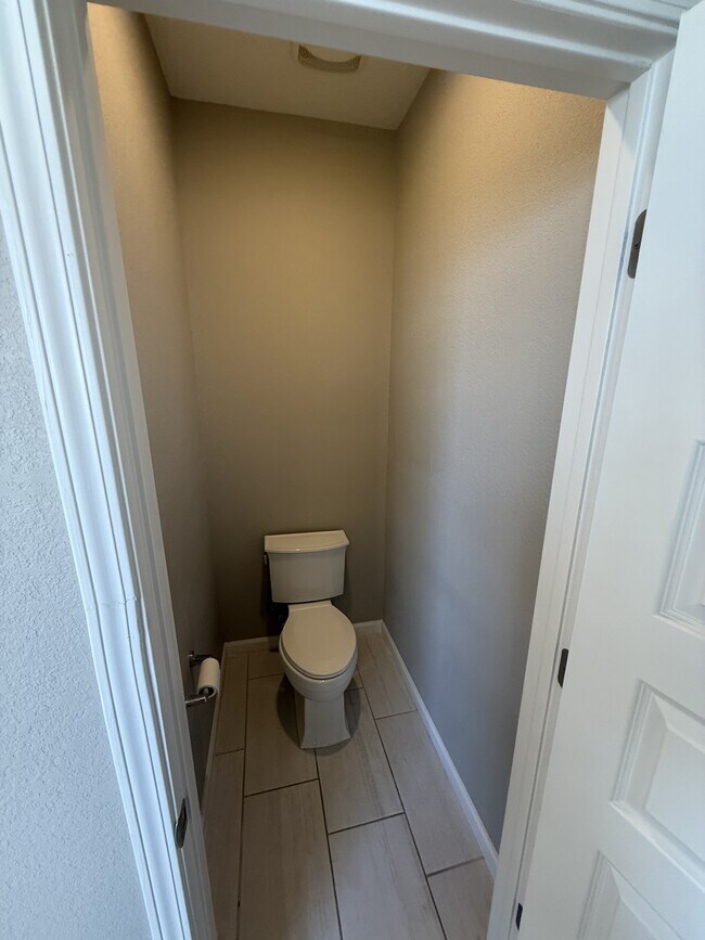 Building Photo - 6624 Yawkey Way NE