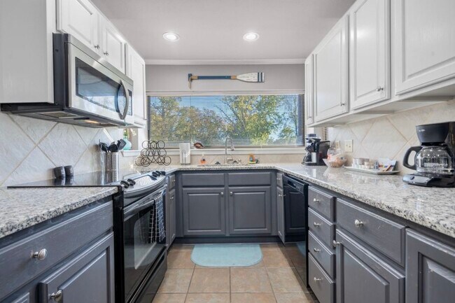 Building Photo - 5371 Central Ave