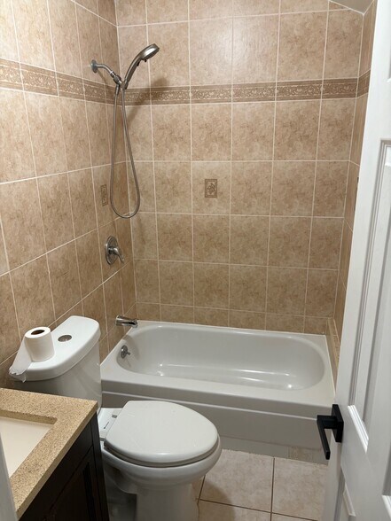 bedroom 3 bathroom - 13551 223rd St