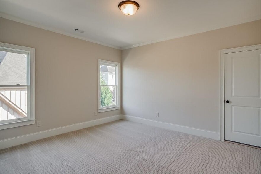 Building Photo - 5869 Chickasaw Ln