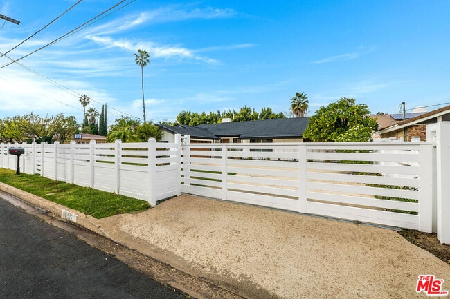 Building Photo - 16517 Hartsook St