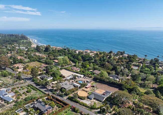 Building Photo - Discover Your Dream Sanctuary at Braemar Ranch, Yankee Farm!