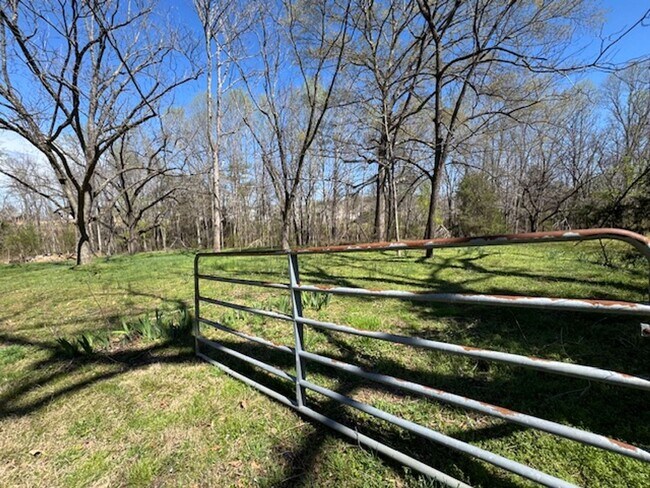 Building Photo - Farmhouse on 5 acres in Northern Greenville County with room for 2 horses and small farm animals!