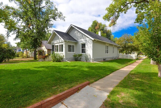 Building Photo - Beautifully remodeled 3 Bedroom Bungalow in Old Town
