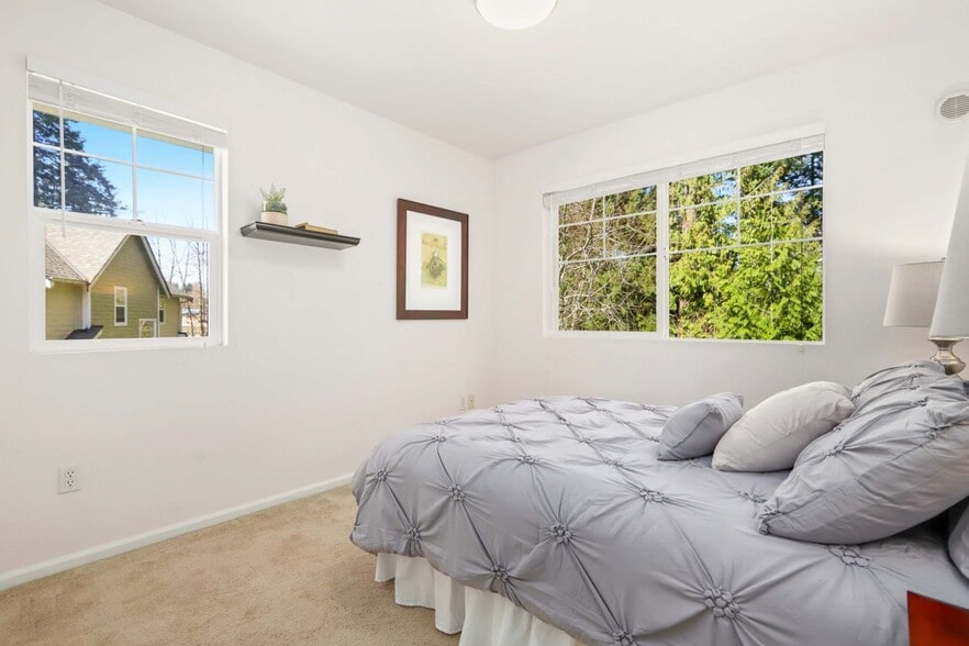Building Photo - 13000 Admiralty Way