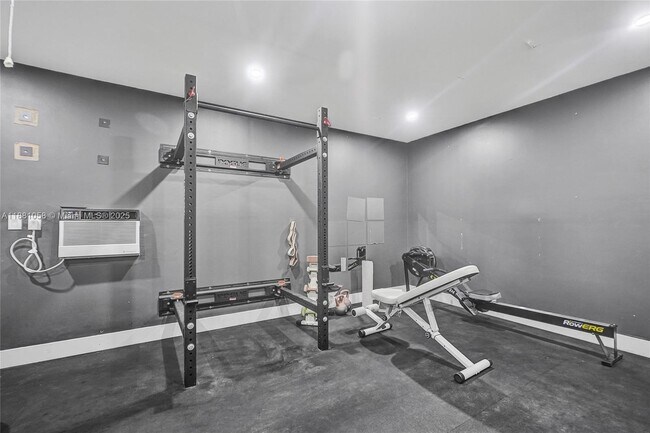 Building Photo - 2360 Tigertail Ave