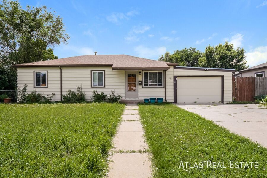 Building Photo - 1710 Hoffman Way