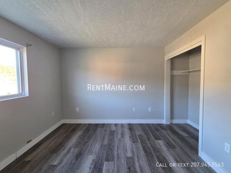 Building Photo - 8 Hillside Ln