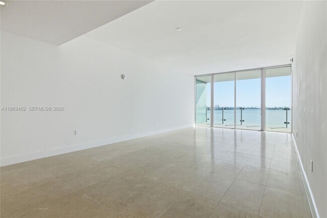 Building Photo - 700 NE 26th Terrace