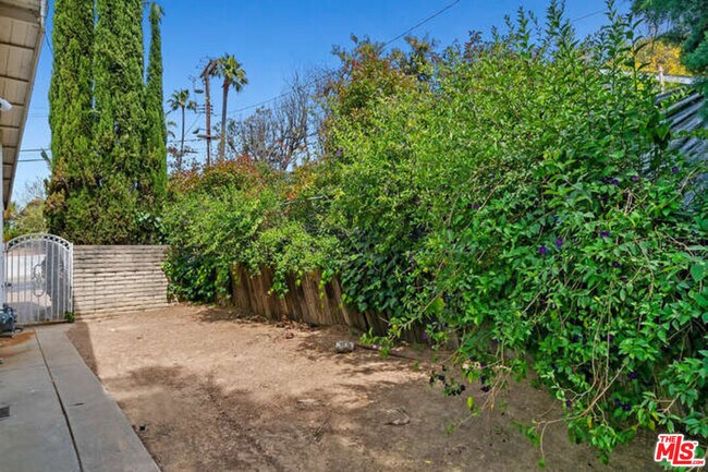 Building Photo - 3401 Alginet Dr