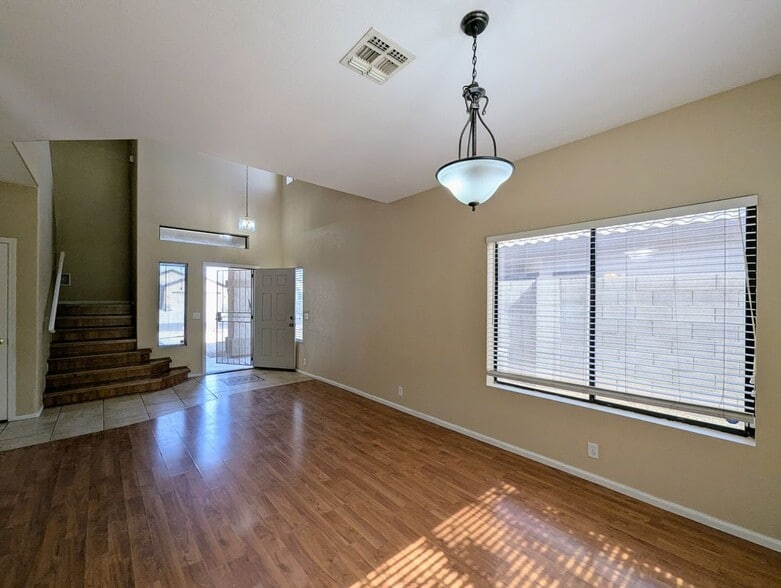 Building Photo - 8861 W Paradise Dr
