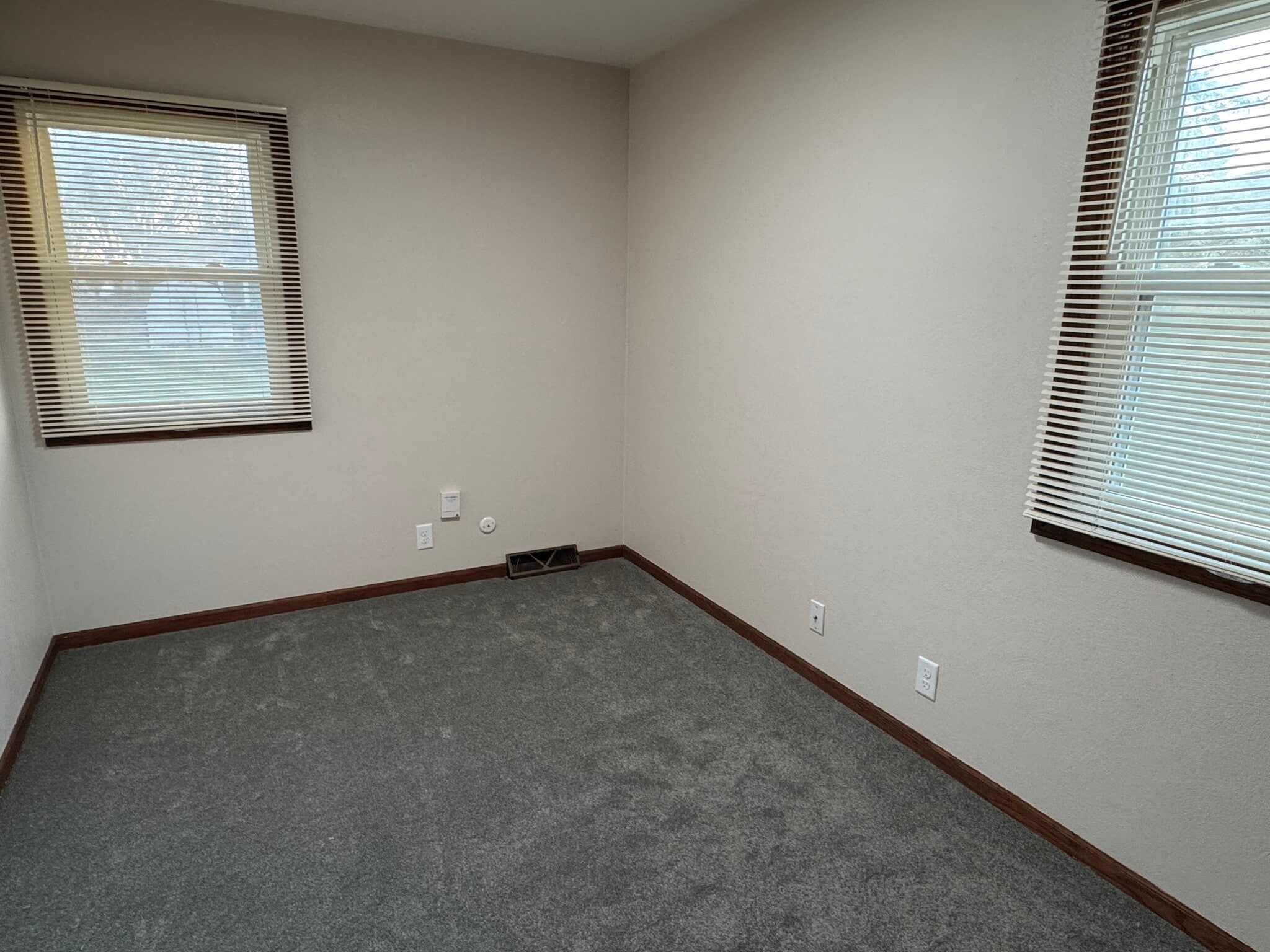 Building Photo - 4576 Cheyenne Ave