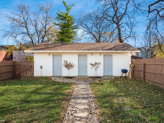 Building Photo - 536 Oakwood Ave