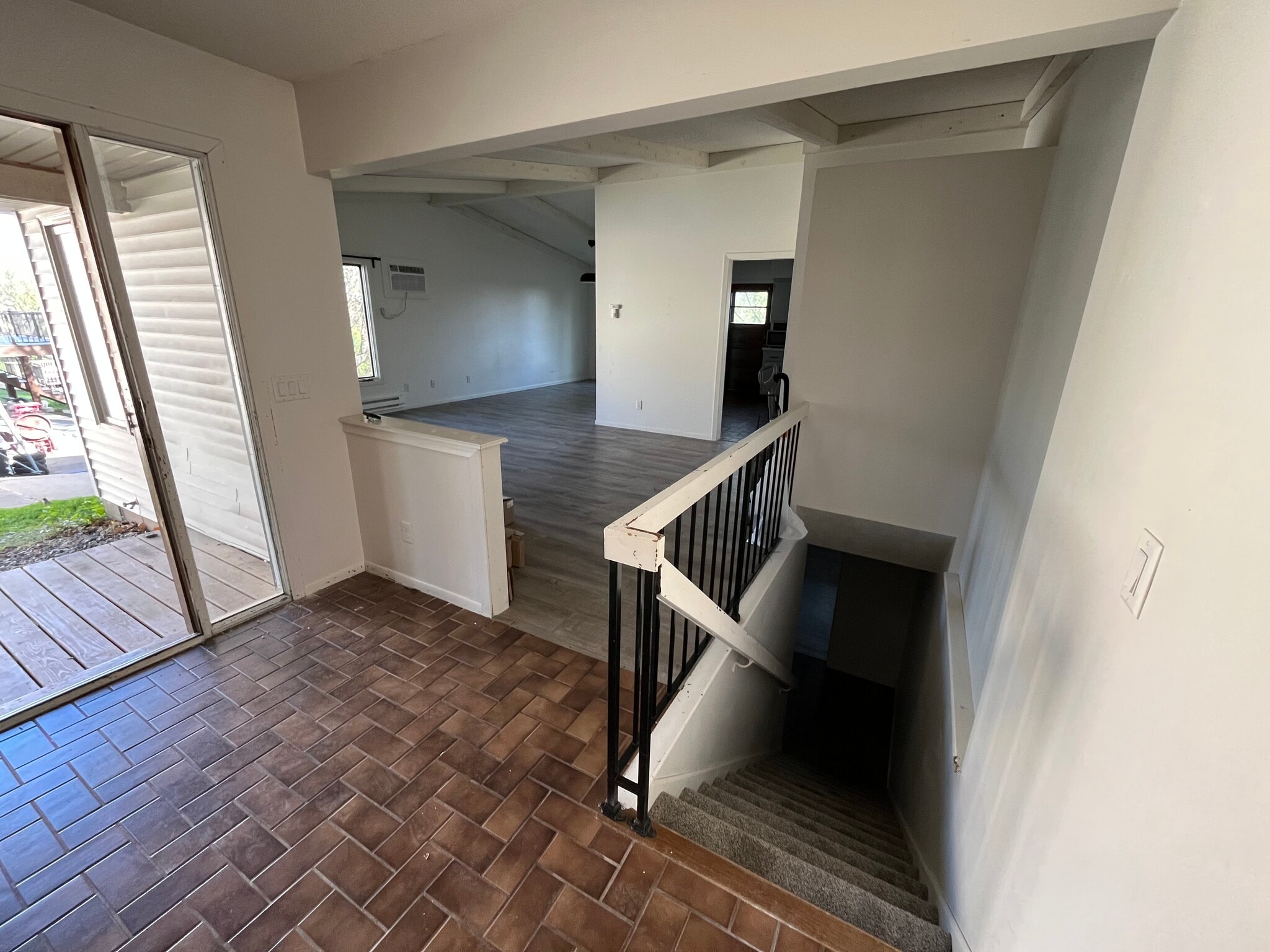 Building Photo - 127 Hillview Ln