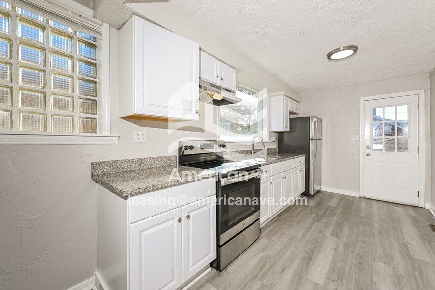 Building Photo - 881 Miller Ave