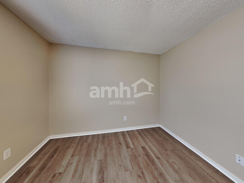 Building Photo - 6200 Erik Ct