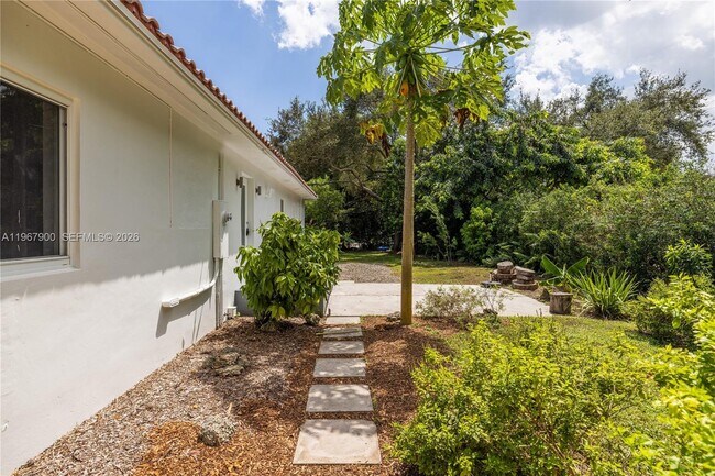 Building Photo - 801 NE 118th St