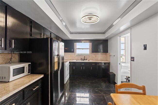 Building Photo - 1351 NE Miami Gardens Dr