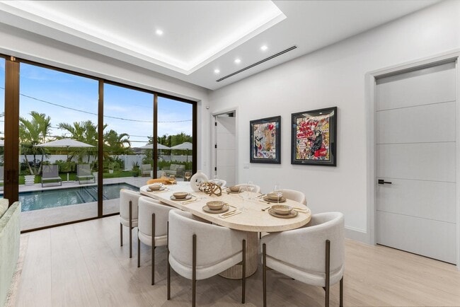 Building Photo - 220 S Swinton Ave