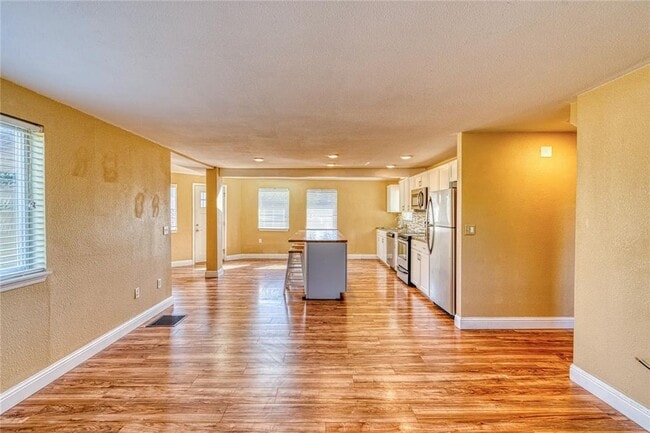 Building Photo - 296 Hartt Hill Dr