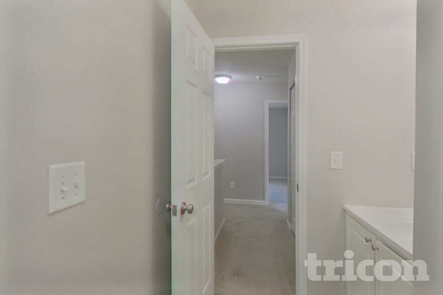 Building Photo - 2108 Wilkinson Dr