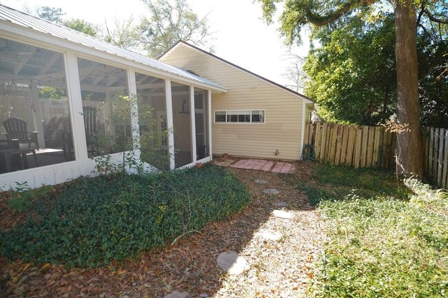 Building Photo - 731 Ty Ty Rd