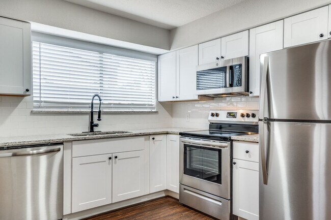 Building Photo - Creekside Condominumums