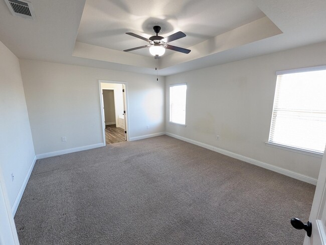 Building Photo - 2401 Spur Ln