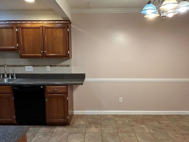 Building Photo - 273 Ivy Pl