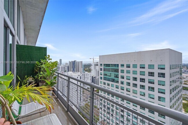 Building Photo - 690 SW 1st Ct