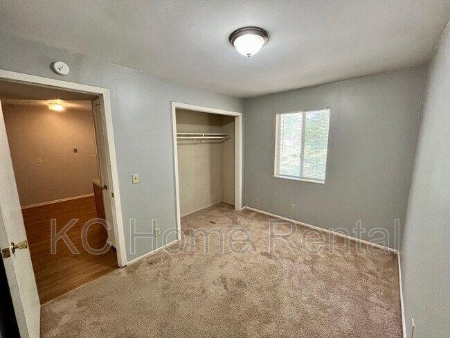 Building Photo - 2212 NE 77th St