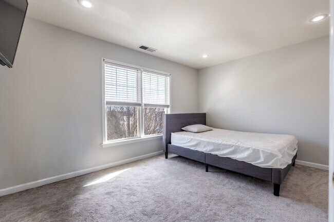 Building Photo - 15 Scuppo Rd