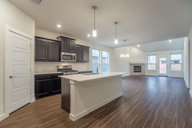 Building Photo - 7633 Spring Dr