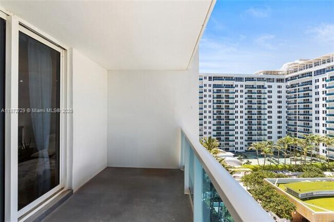 Building Photo - 2301 Collins Ave