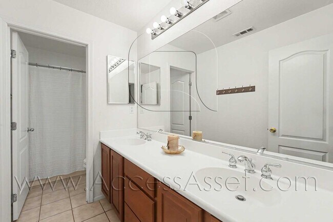 Building Photo - Stunning 5 Bed/3 Bath Home with Pool in Menifee!