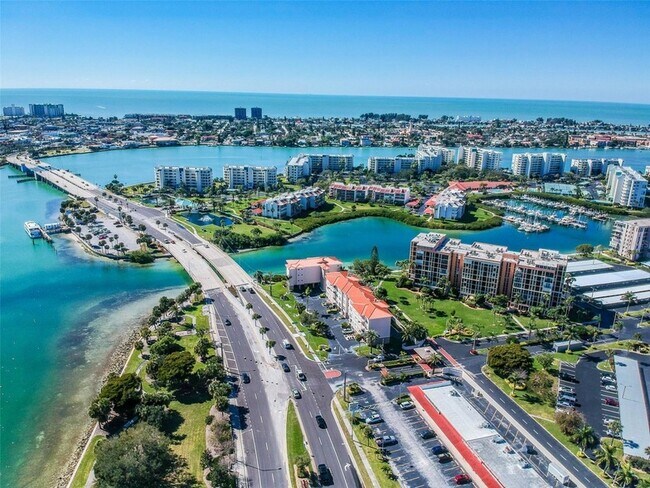 Building Photo - 7625 Sun Island Dr S