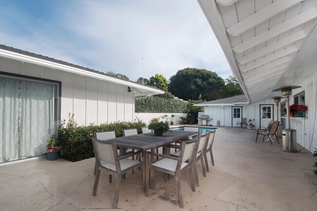 Building Photo - STUNNING & RARE 3BD/2.5BA LA JOLLA HOME WITH A POOL! $7,995/mo