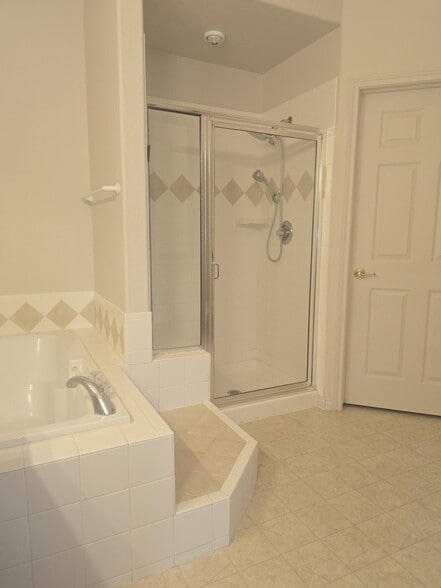 Building Photo - 772 Glen Ct