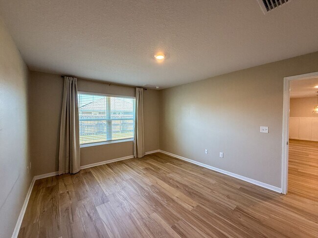 Building Photo - Updated 4 Bedroom 2 Bath Rental Near Navy Federal - Lawn Care Included!