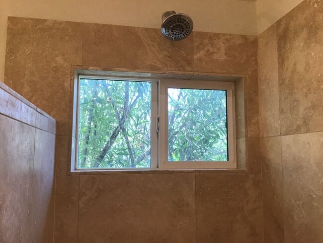 Building Photo - Modern, beautiful 3Bdrm, 2ba unfurnished i...