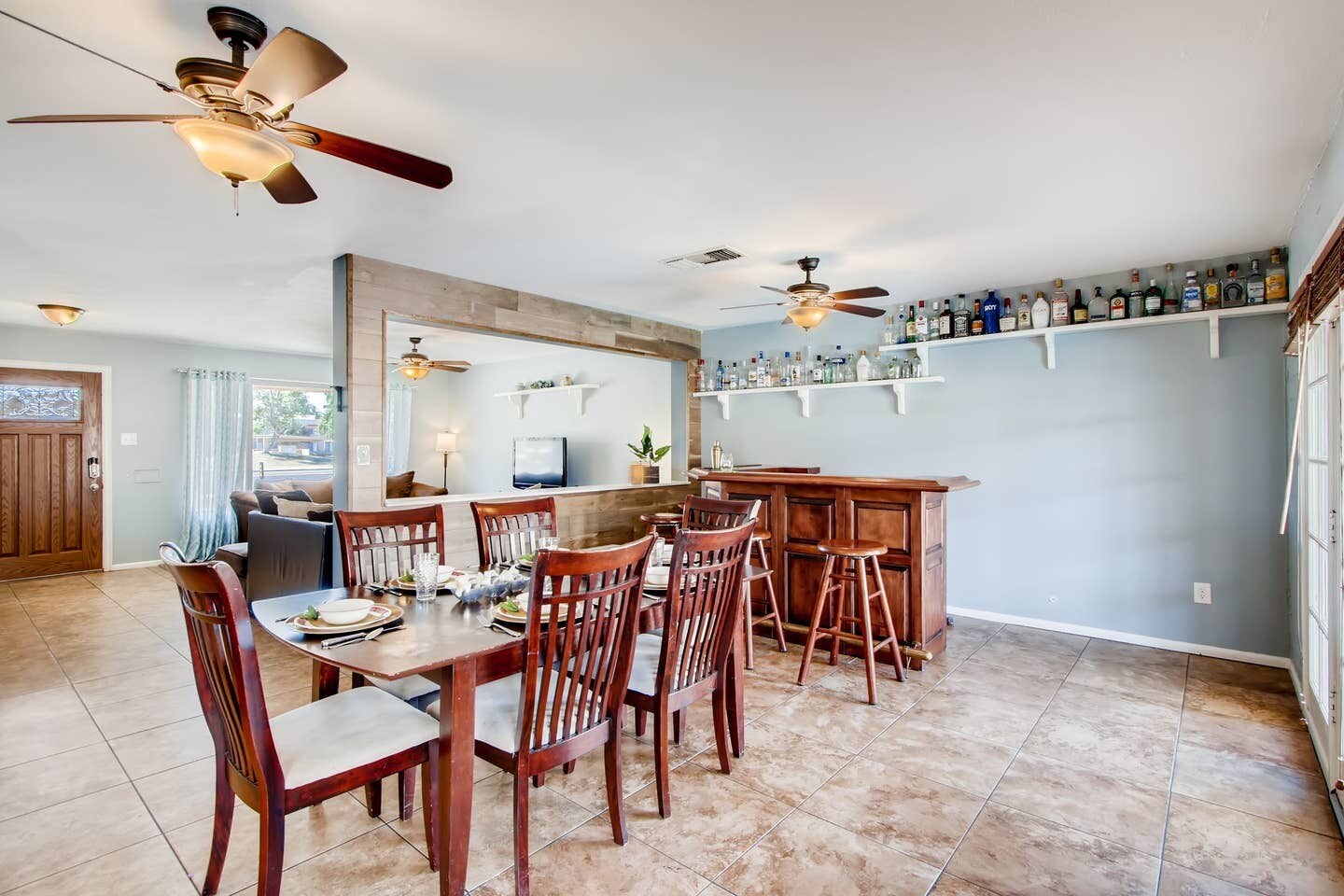 Dining - 3801 N Hayden Rd