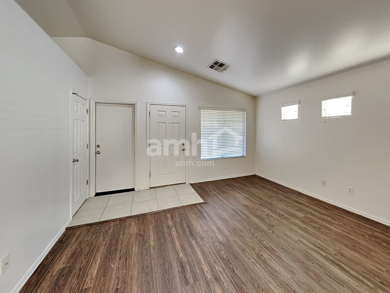 Building Photo - 1735 W Appaloosa Way