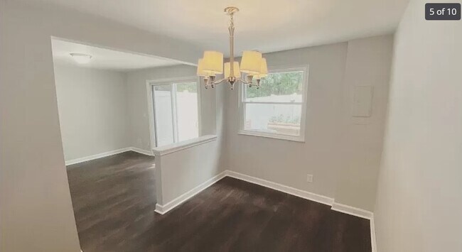 Building Photo - 2831 Lake Forest Dr