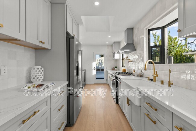 Building Photo - 1724 S Fairfax Ave