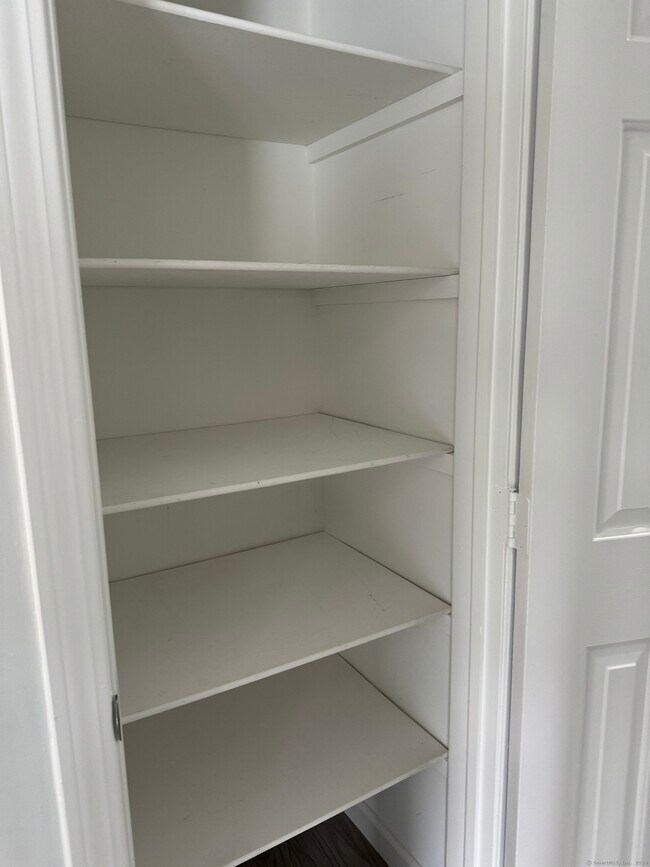 Building Photo - 14 Plymouth Ct